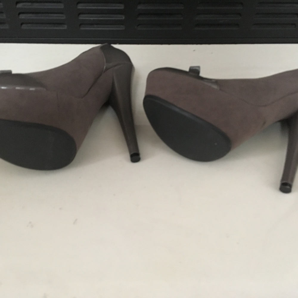 Pumps - Picture 4 of 6
